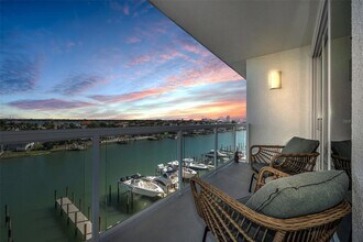 415 Island Way, Unit 509 in Clearwater, FL - Foto de edificio - Building Photo