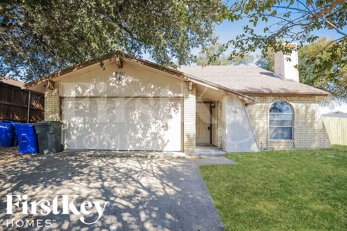 2113 Deerfield Dr in Carrollton, TX - Building Photo