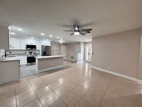 2660 Orangewood Ct in Palm Harbor, FL - Building Photo - Building Photo