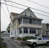 41 Crossway Rd in Cranston, RI - Building Photo