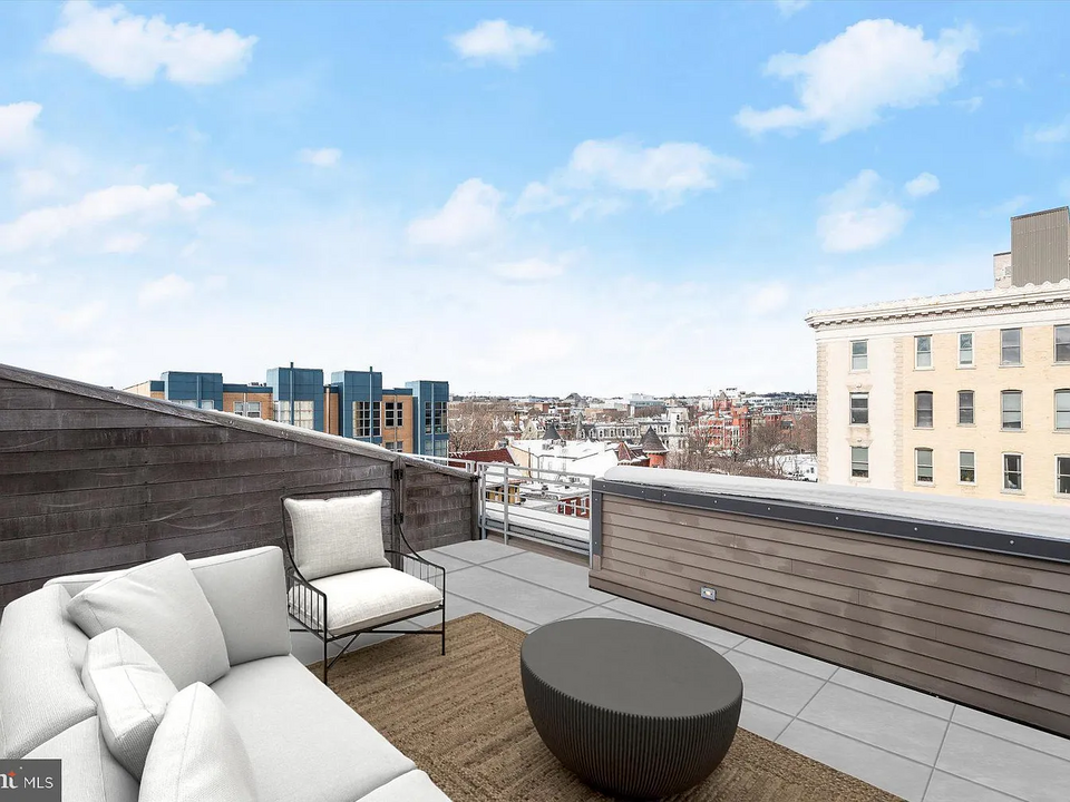 1311 13th St NW, Unit Penthouse 1 in Washington, DC - Foto de edificio