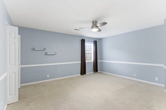 10012 Double Tree Rd in Knoxville, TN - Building Photo - Building Photo