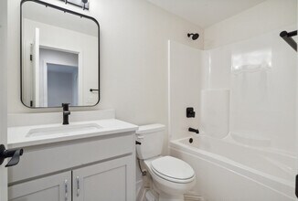 4749 Preston Ln in Iowa City, IA - Foto de edificio - Building Photo