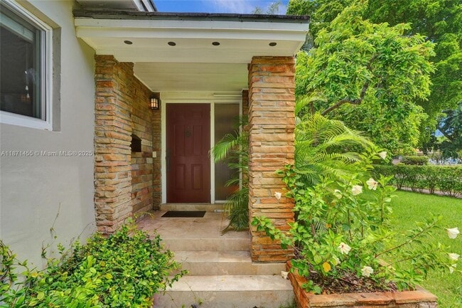 5620 Alhambra Cir in Coral Gables, FL - Building Photo - Building Photo