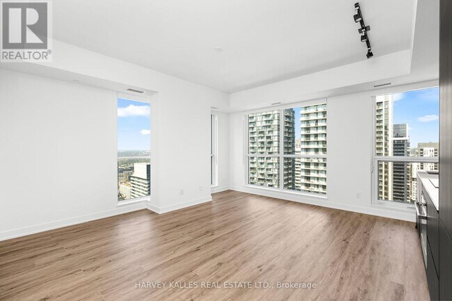 327-4327 King St W in Toronto, ON - Building Photo - Building Photo