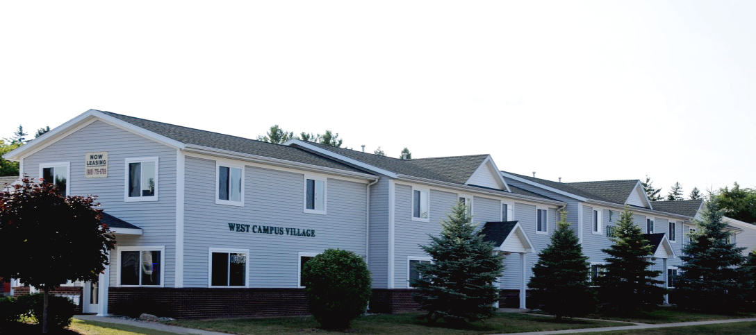 1120 W Campus Dr in Mt. Pleasant, MI - Foto de edificio