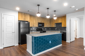 Jaipur Lofts in Dallas, TX - Building Photo - Interior Photo