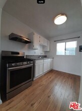 5614 S Western Ave in Los Angeles, CA - Building Photo - Building Photo