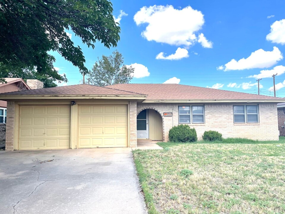 4914 57th St in Lubbock, TX - Building Photo