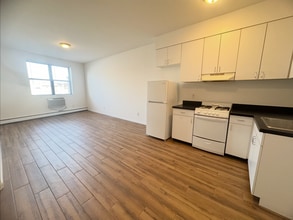 1829 26th Ave, Unit 3 in Astoria, NY - Building Photo - Building Photo