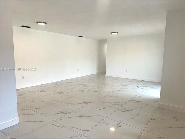 1150 SE 9th Ave in Hialeah, FL - Building Photo - Building Photo