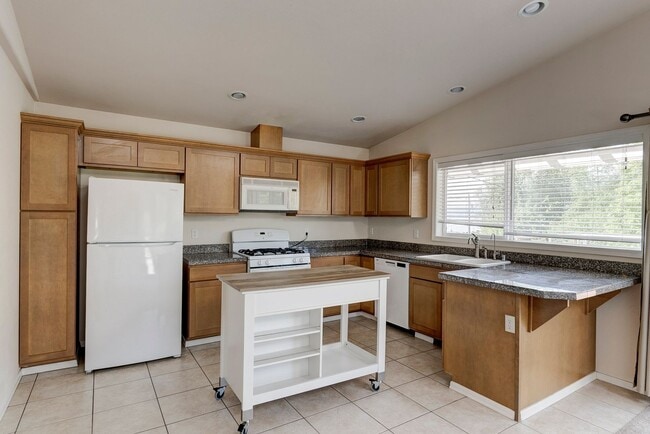 1118 S Lockwood Dr in Coupeville, WA - Building Photo - Building Photo