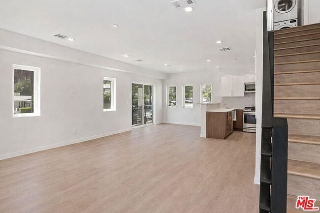 2115 Beachwood Terrace in Los Angeles, CA - Building Photo - Building Photo