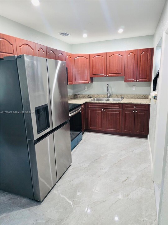 3310 NW 8th St in Fort Lauderdale, FL - Building Photo