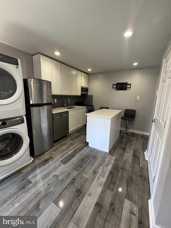 property at 1429 N Hollywood St