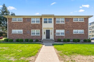 2220 Heather Ln in Louisville, KY - Building Photo