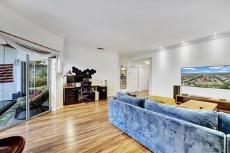 6555 Via Regina in Boca Raton, FL - Building Photo - Building Photo