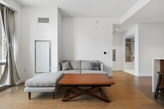 75 PARK Ln S in Jersey City, NJ - Building Photo - Building Photo