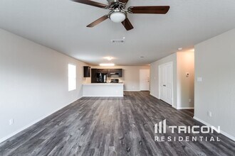 9725 Marbach Brk in San Antonio, TX - Building Photo - Building Photo