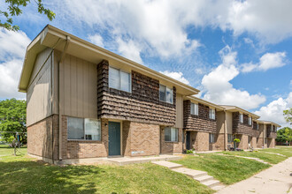 Twin City Apartments in Council Bluffs, IA - Building Photo - Primary Photo