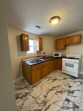 5166 Parkside ave, Unit 2nd Floor in Philadelphia, PA - Building Photo - Building Photo