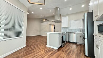 5694 S Wood Crest Dr in Tucson, AZ - Foto de edificio - Building Photo