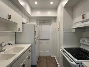 2822 Van Buren St in Hollywood, FL - Building Photo - Building Photo