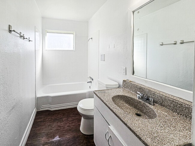 7313 Hummingbird Ln in Texas City, TX - Building Photo - Building Photo