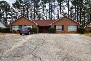 3252 Inez Dr in Snellville, GA - Building Photo