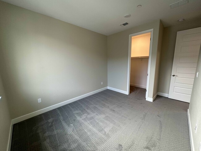 415 Industrial Pky, Unit 1 in Hayward, CA - Building Photo - Building Photo