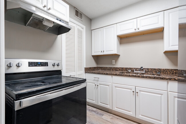Flats at Greentree