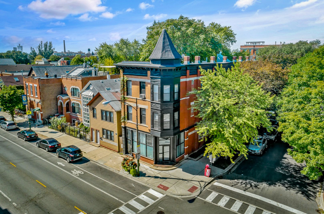 1407 W Belden Ave, Unit 2 in Chicago, IL - Foto de edificio