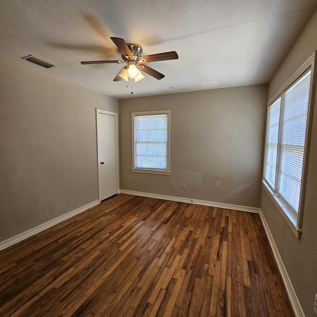 property at 124 S Franklin Blvd