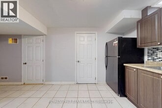 58 Hummingbird Dr in Toronto, ON - Building Photo - Building Photo