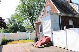 58 Post Rd in Fairfield, CT - Building Photo - Building Photo