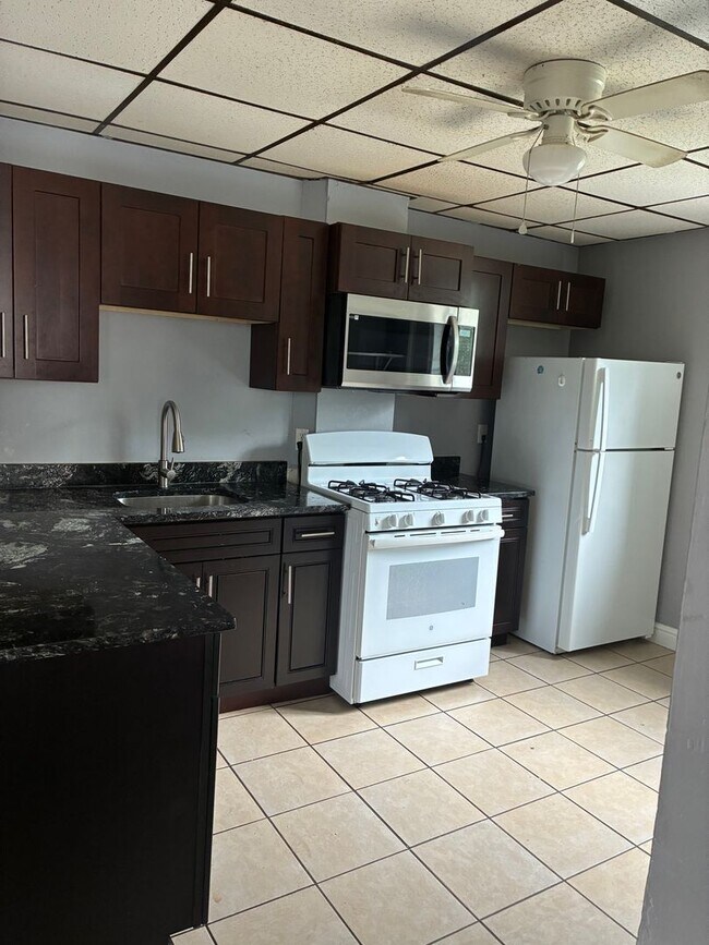 3021 Ashlyn St in Pittsburgh, PA - Building Photo - Building Photo