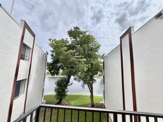 9691 N Belfort Cir in Tamarac, FL - Building Photo - Building Photo