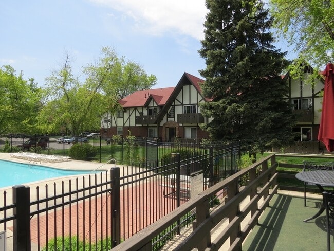 3250 O'Neal Cir in Boulder, CO - Foto de edificio - Building Photo