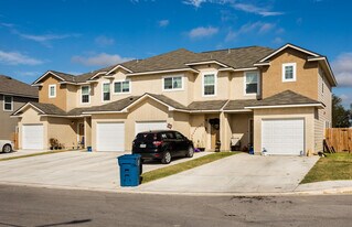 Retreat at Retama Park in Selma, TX - Building Photo