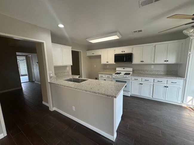 10533 Oakdale Dr in Rancho Cucamonga, CA - Building Photo - Building Photo