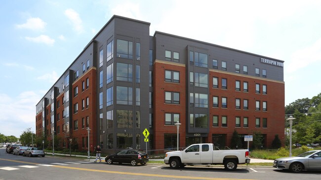 Terrapin Row in College Park, MD - Foto de edificio - Building Photo