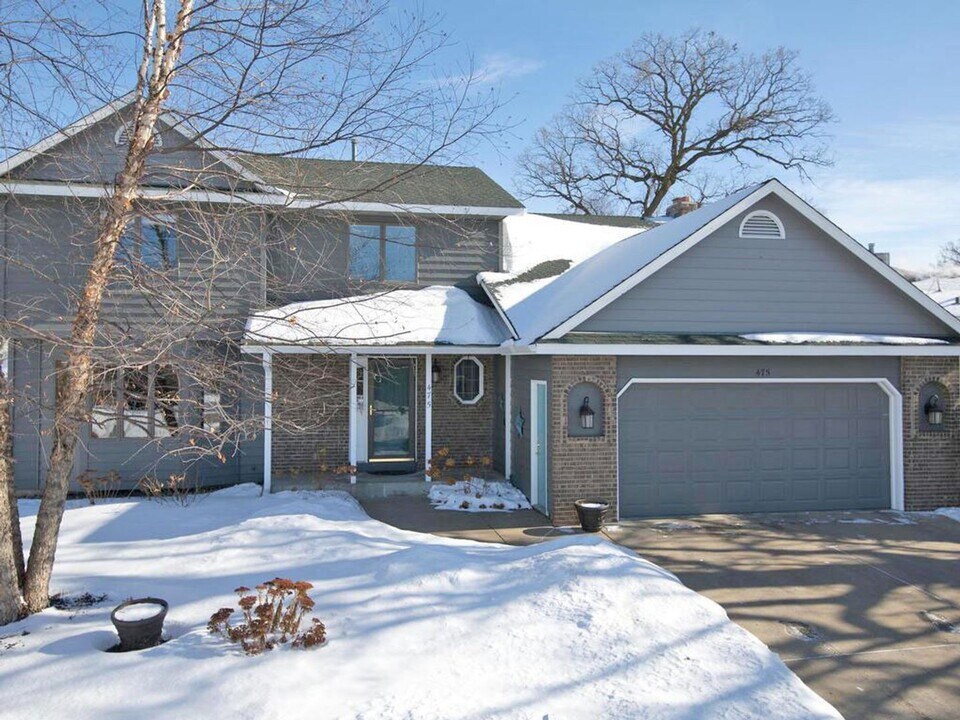 475 Oak Hill Rd in Chaska, MN - Building Photo
