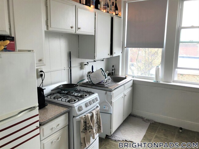 1820 Commonwealth Ave in Boston, MA - Building Photo - Building Photo