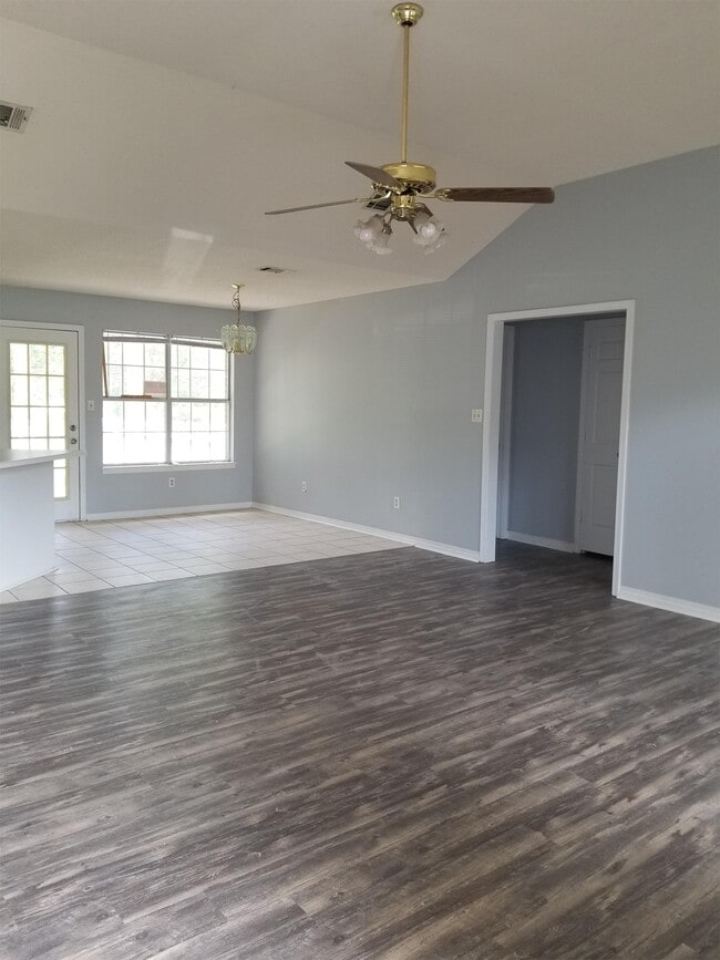7908 Martin Bluff Rd in Gautier, MS - Building Photo - Building Photo