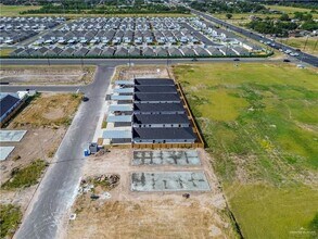 700 N Alexandrite Ave, Unit 4 in Edinburg, TX - Foto de edificio - Building Photo