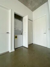 234 NE 3rd St, Unit LPH05 in Miami, FL - Foto de edificio - Building Photo