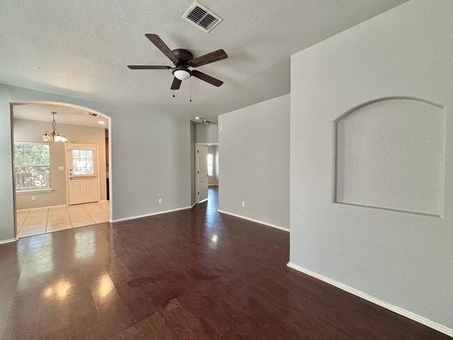 6631 Hartnet Fields in Converse, TX - Foto de edificio - Building Photo