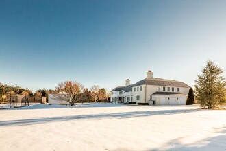 167 Jule Pond Dr in Southampton, NY - Building Photo - Building Photo