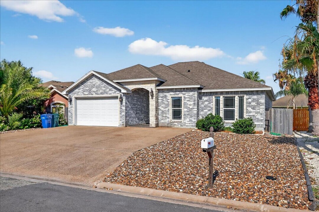 15229 Barataria Dr in Corpus Christi, TX - Building Photo