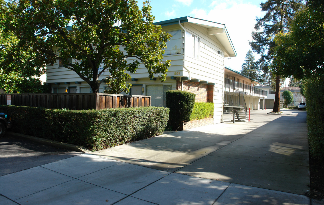 559 Matadero Ave in Palo Alto, CA - Building Photo